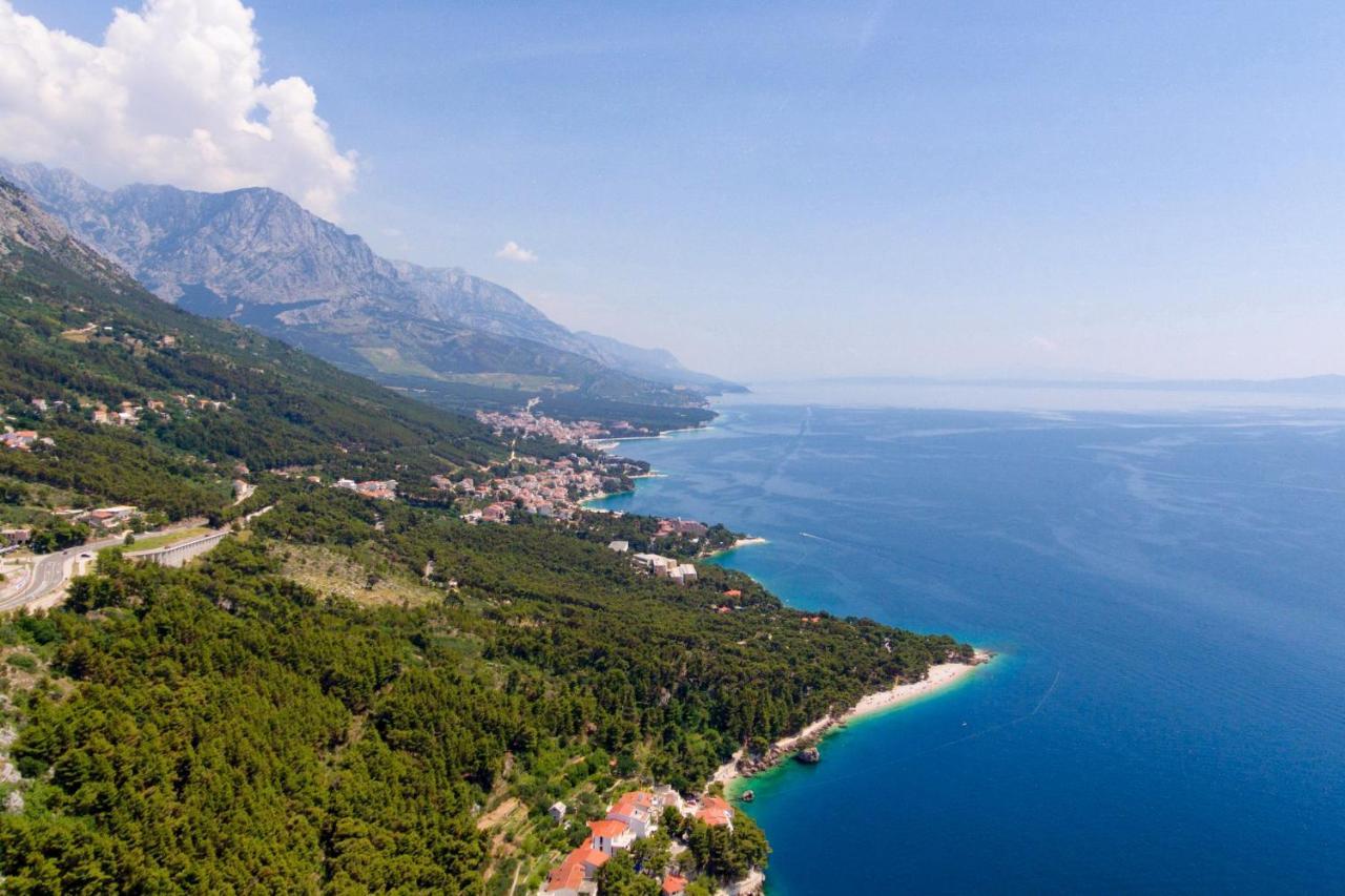 Apartments By The Sea Brela, Makarska - 16950 Dış mekan fotoğraf