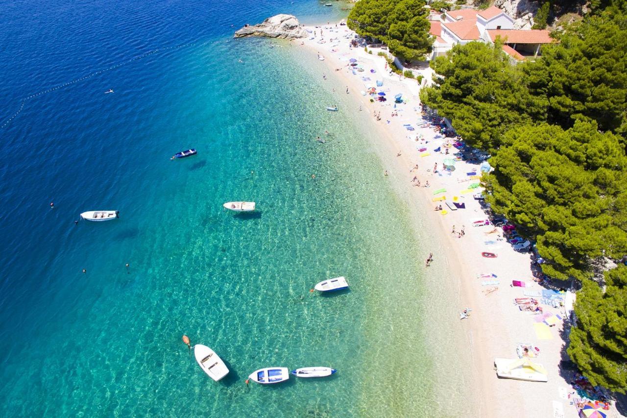 Apartments By The Sea Brela, Makarska - 16950 Dış mekan fotoğraf